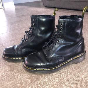 SOLD! BLACK CLASSIC DR. MARTENS